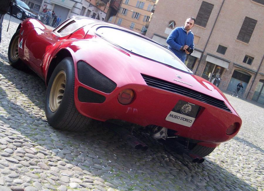  Alfa Romeo Tipo 33 Stradale 1967 года  (фото 16 из 30)